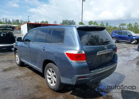 2013 Toyota Highlander Base V6 z USA, uszkodzony, nr VIN 5TDZK3EH6DS102651